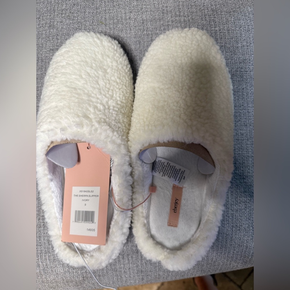 Eberjey Cream Fuzzy Slippers NEW with tags size S